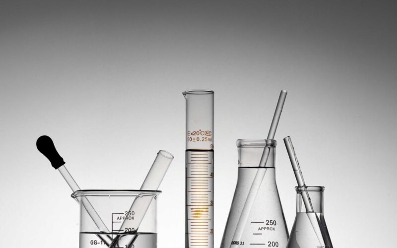 Chemie in der Kosmetik: Verstehen, was sich hinter den Inhaltsstoffen verbirgt